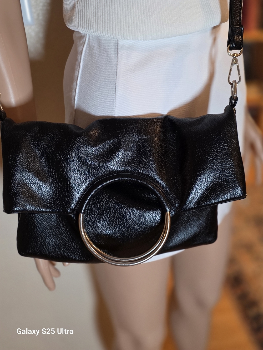 STUNNING Butter-Soft Vegan Leather Fold-Over O-Ring Crossbody Bag/ Clutch - Picture 7 of 16